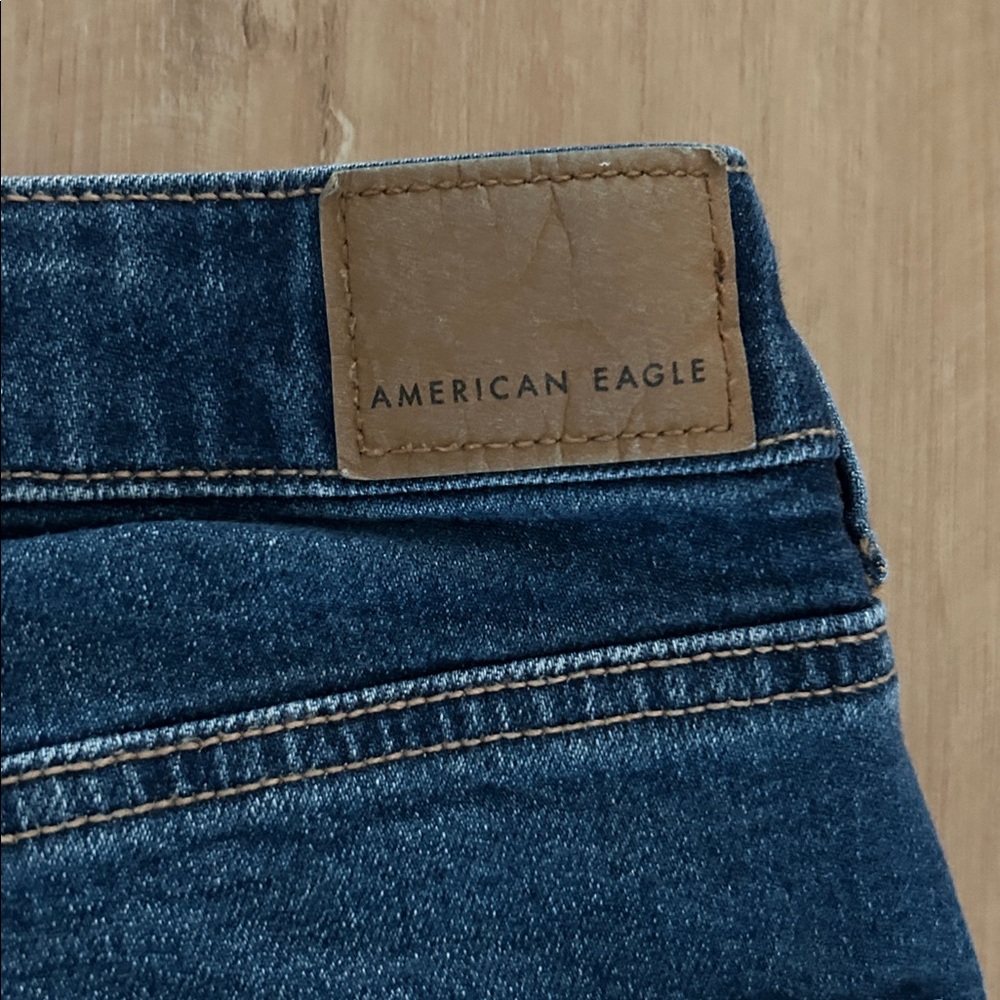 Like new - AMERICAN EAGLE Mom Jeans - Picture 9 of 13